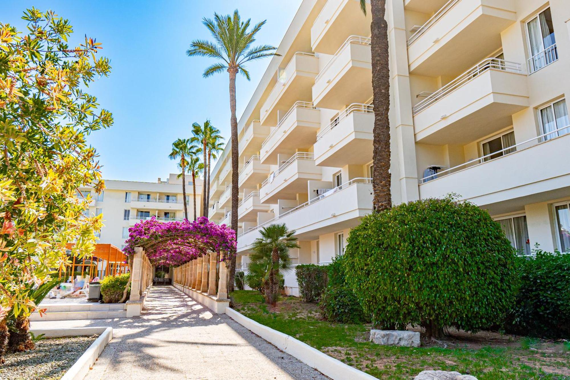 Hotel Rosella Affiliated By Intelier Sa Coma  Exterior photo