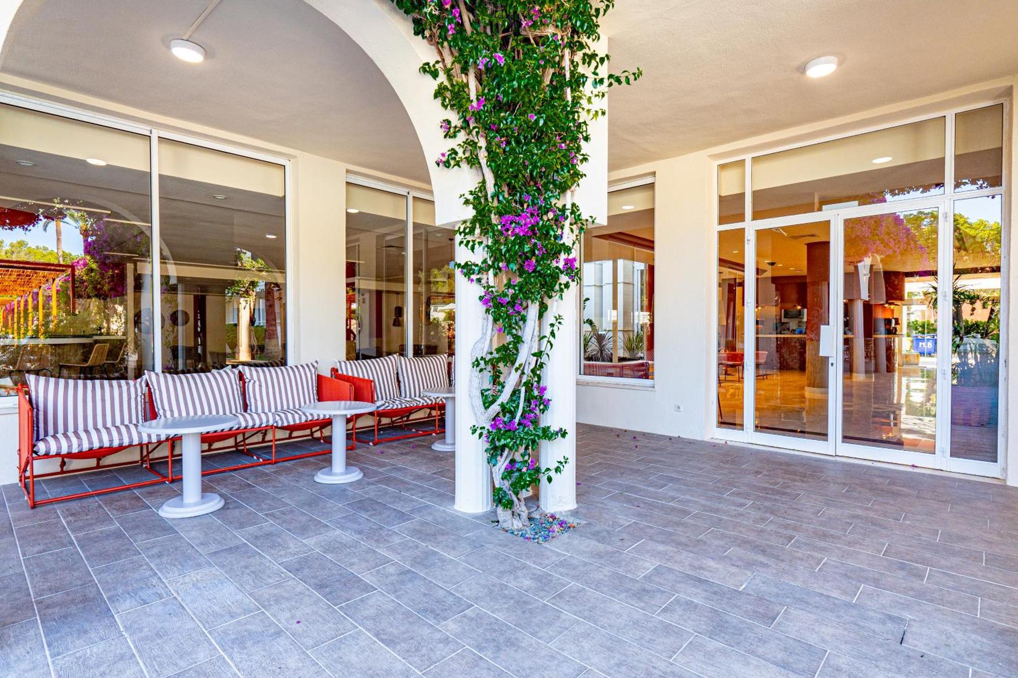 Hotel Rosella Affiliated By Intelier Sa Coma  Exterior photo