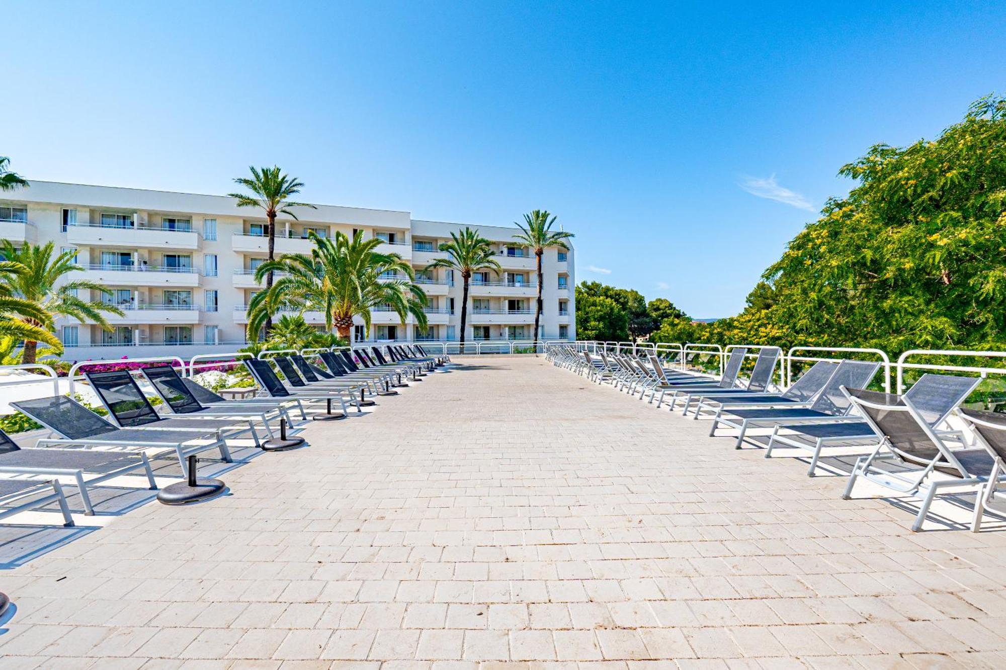 Hotel Rosella Affiliated By Intelier Sa Coma  Exterior photo
