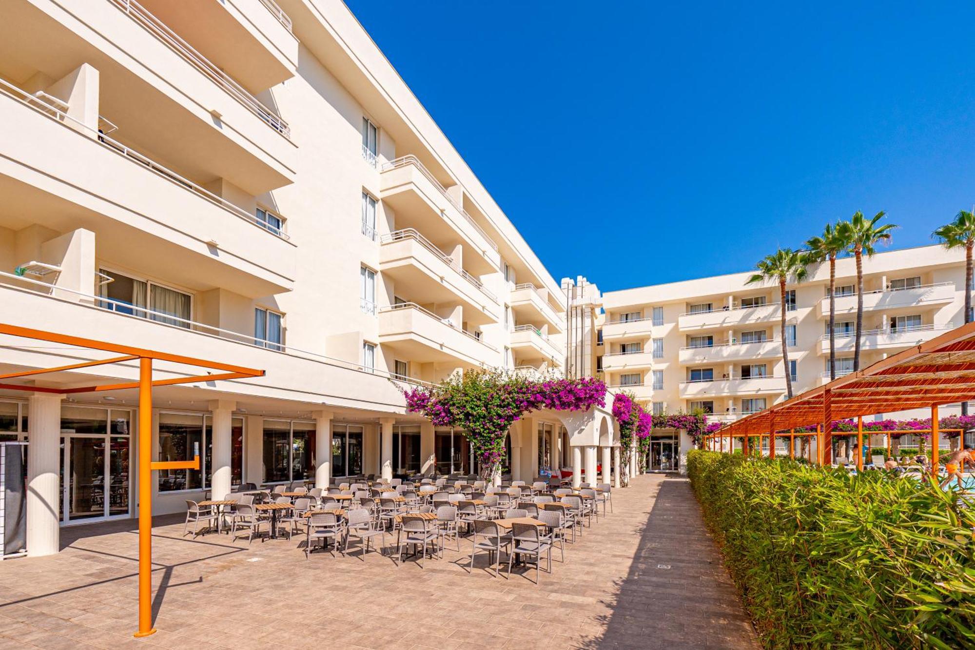 Hotel Rosella Affiliated By Intelier Sa Coma  Exterior photo