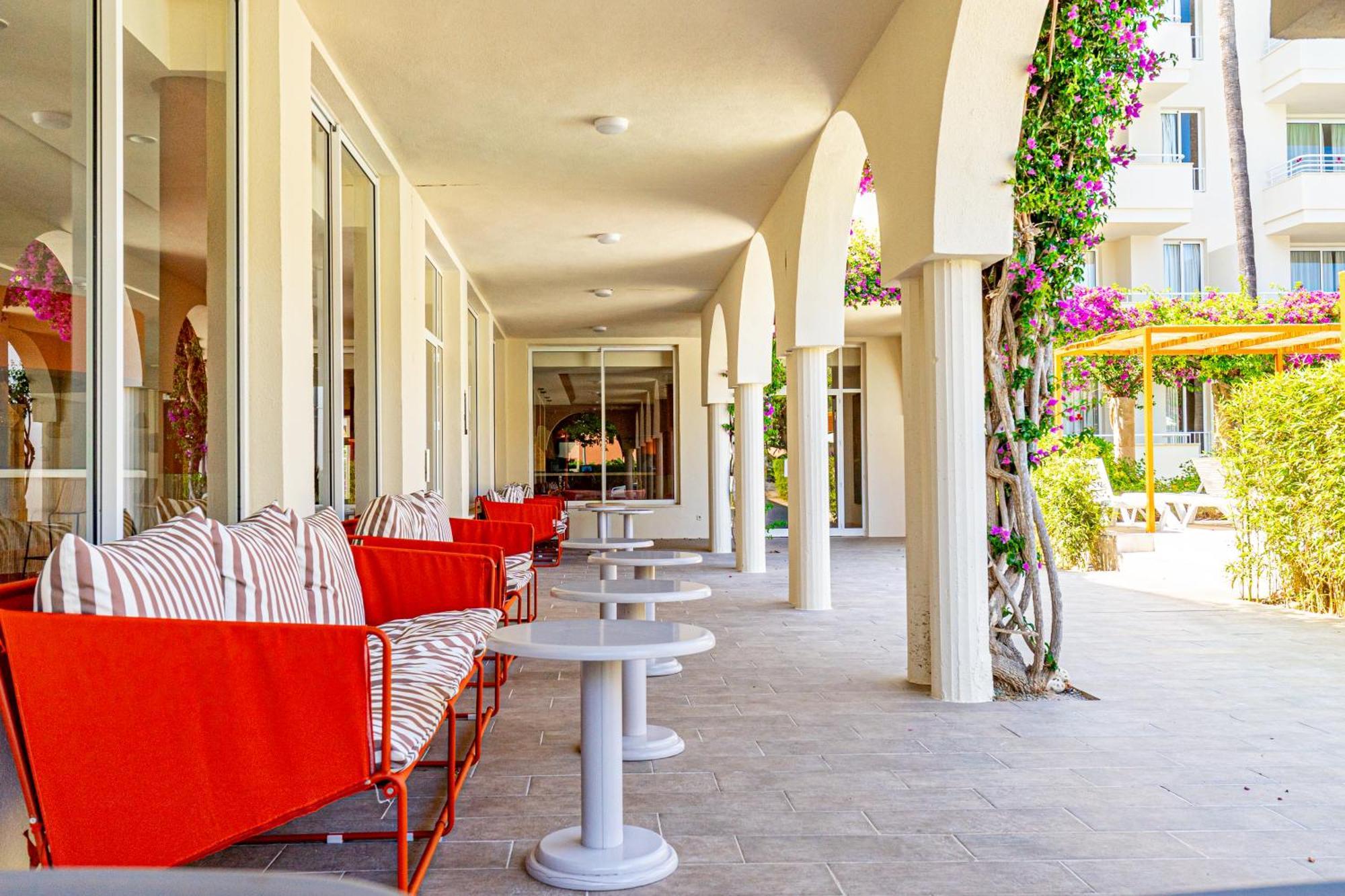 Hotel Rosella Affiliated By Intelier Sa Coma  Exterior photo