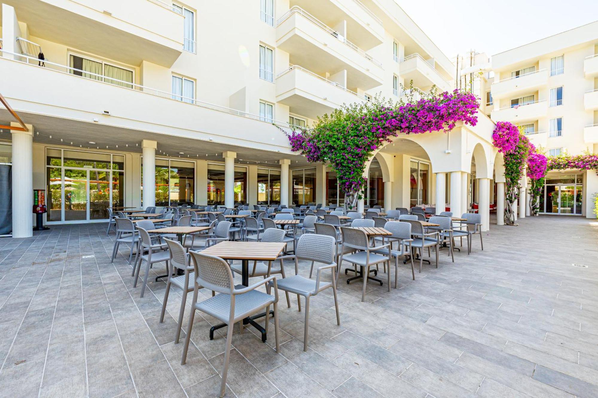 Hotel Rosella Affiliated By Intelier Sa Coma  Exterior photo