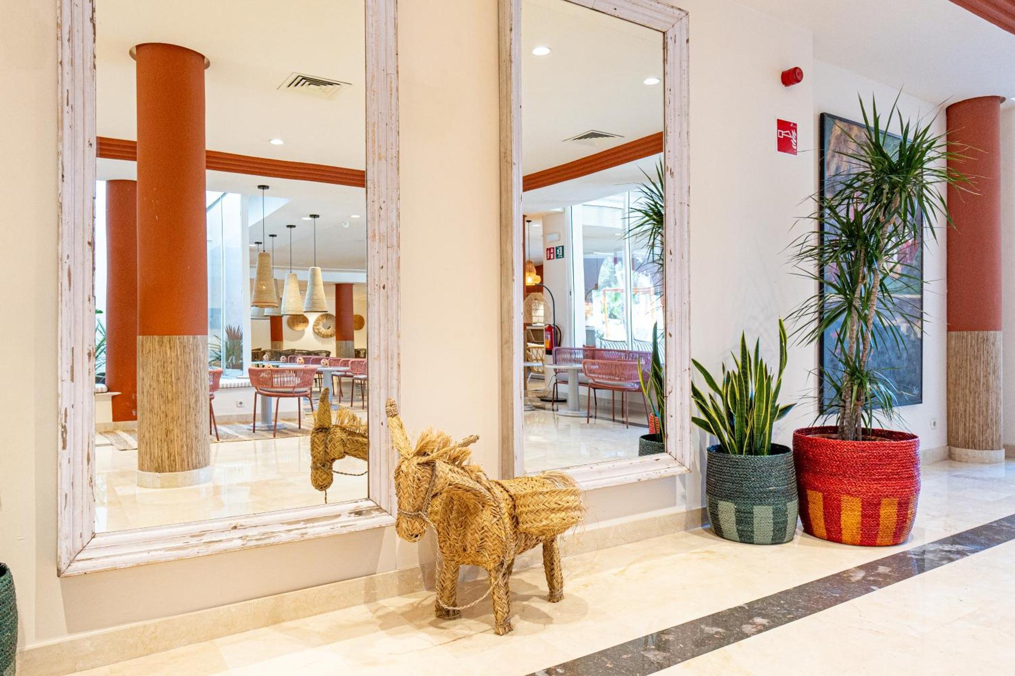 Hotel Rosella Affiliated By Intelier Sa Coma  Exterior photo