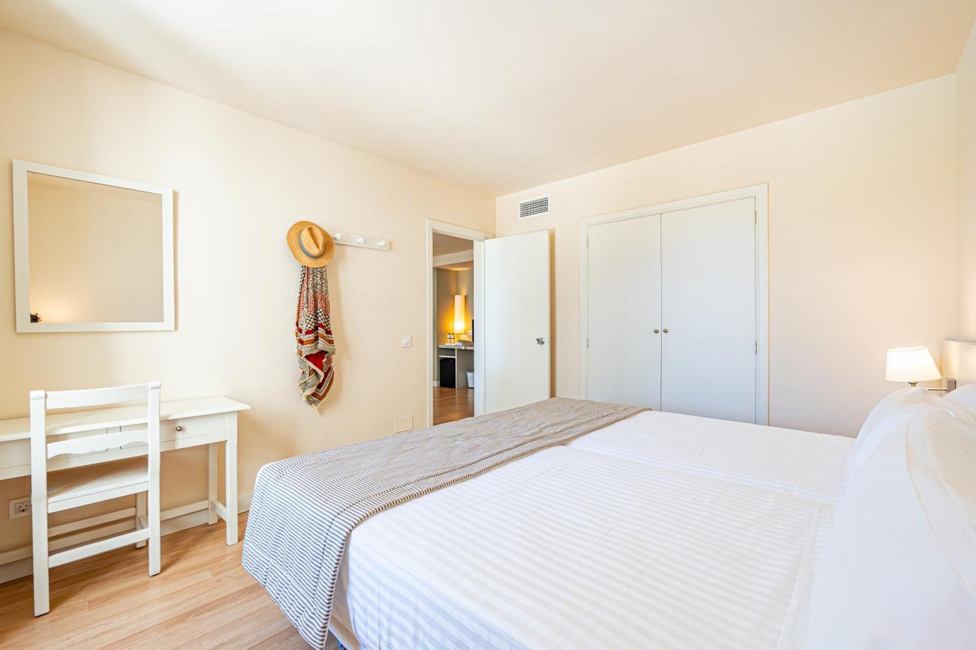 Hotel Rosella Affiliated By Intelier Sa Coma  Exterior photo